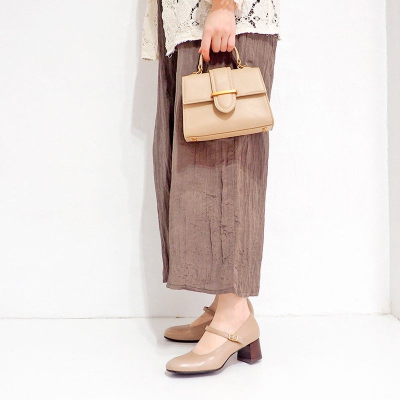 ライトグレージュ