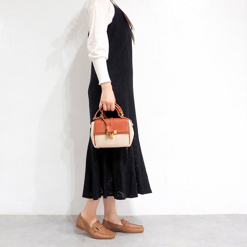 ライトブラウン