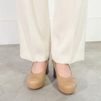 ベージュ