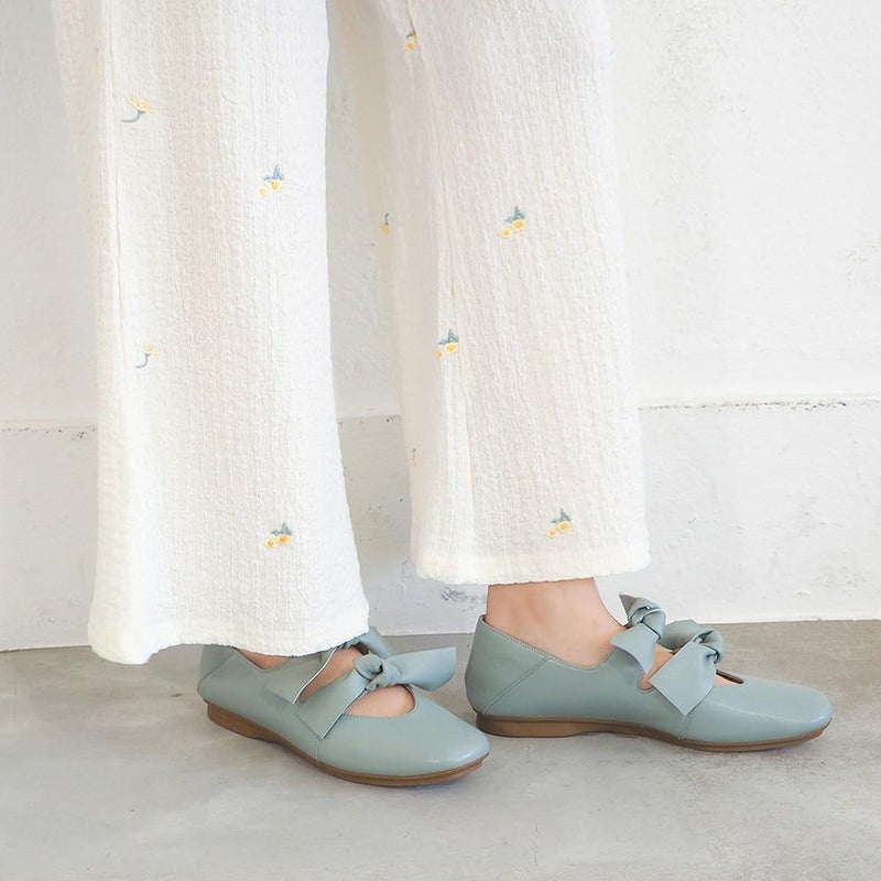 ライトグリーン