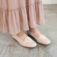 ライトベージュ