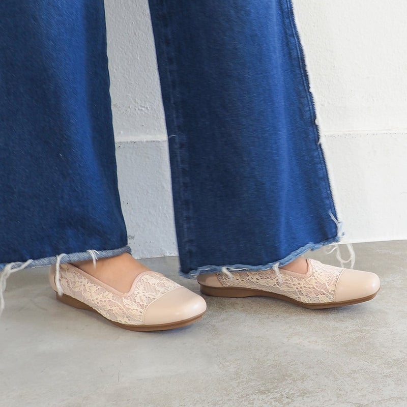 ライトベージュ