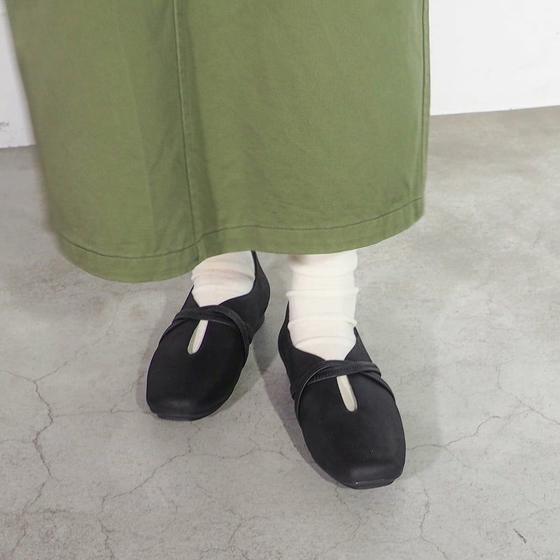 ブラック