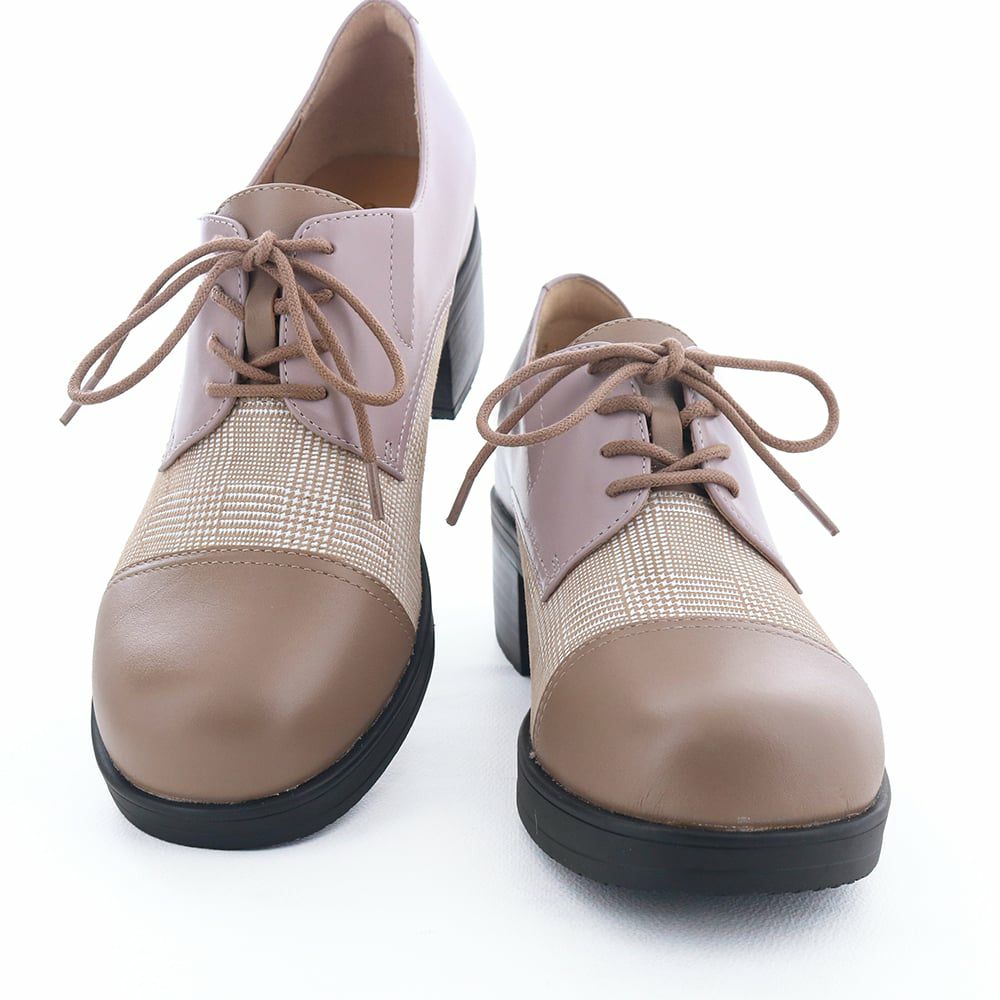 トレンドに左右されないベーシックデザインで長く付き合える一足