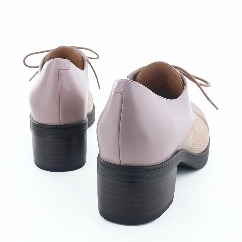 安定感ある太めヒールでしっかりスタイルアップできます