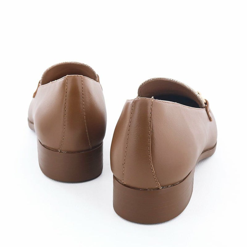 合わせる服を選ばず幅広くコーディネートできます