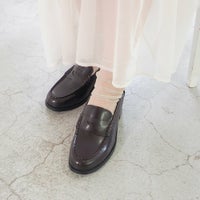 ダークブラウン