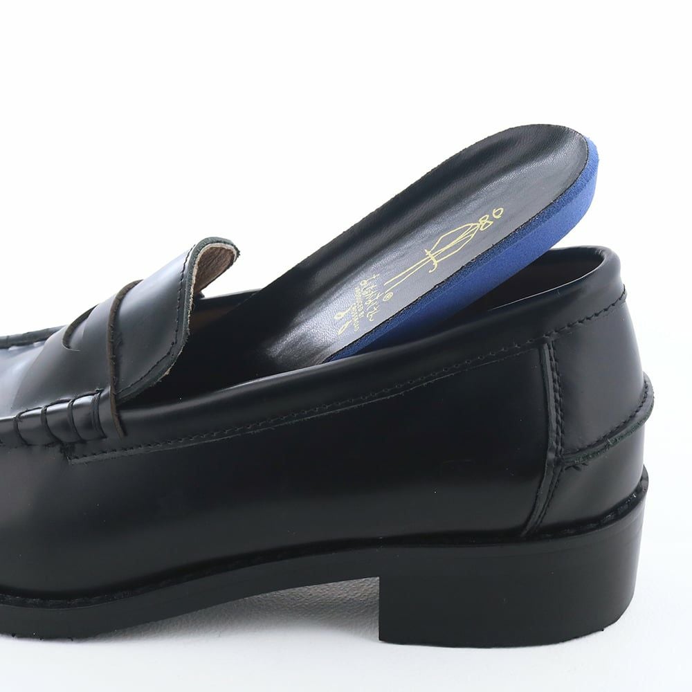 肉厚のカップインソールでふかふかとした履き心地