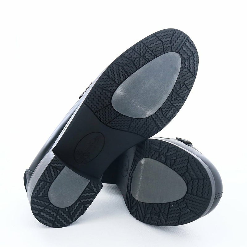 ソールは路面状況を気にせず歩ける防滑仕様