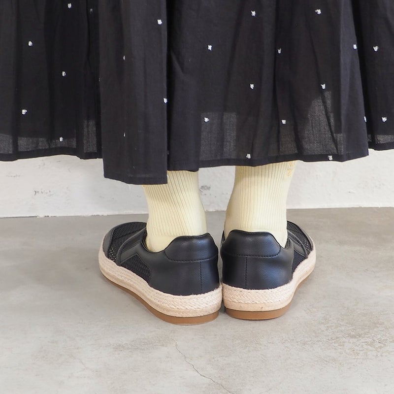 ブラック