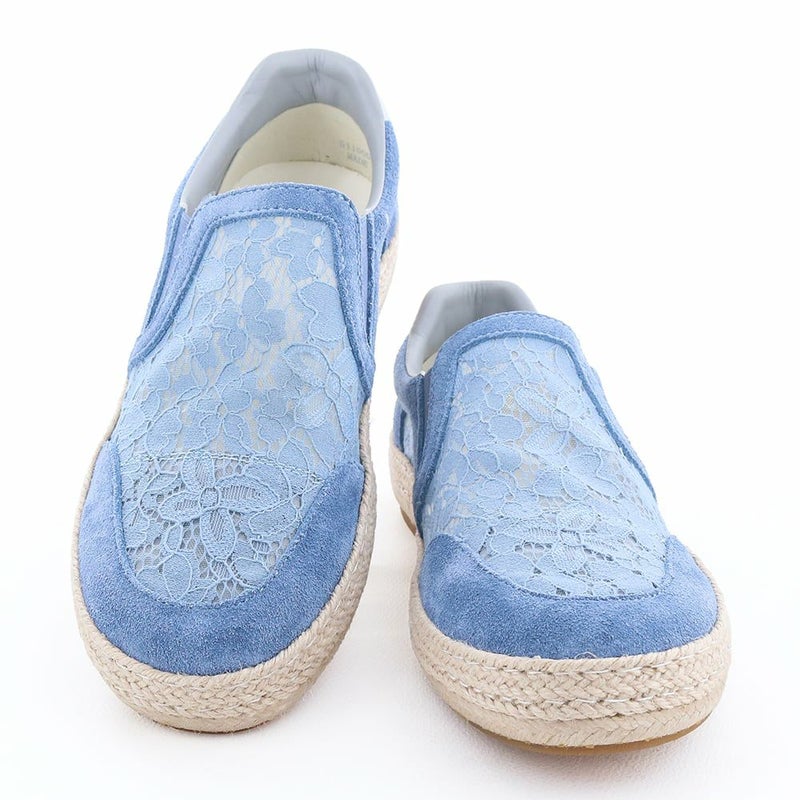 透け感たっぷりのアッパーで夏まで履ける一足です