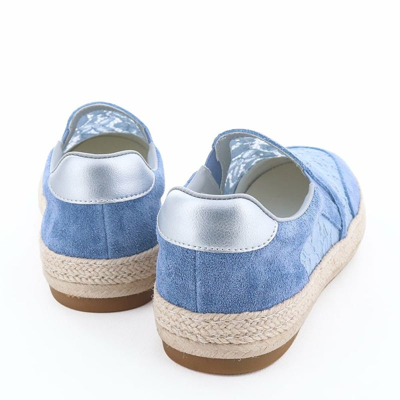 手を使わずにするっと履ける気軽さも魅力です