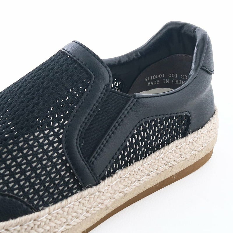 かかとはパッド入り。靴擦れしにくくなっています