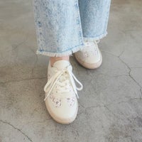 オフホワイト