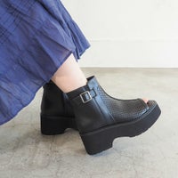 ブラック