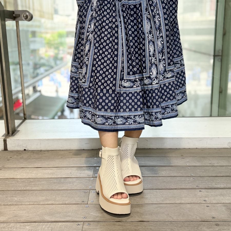 スタッフ着用：アイボリー