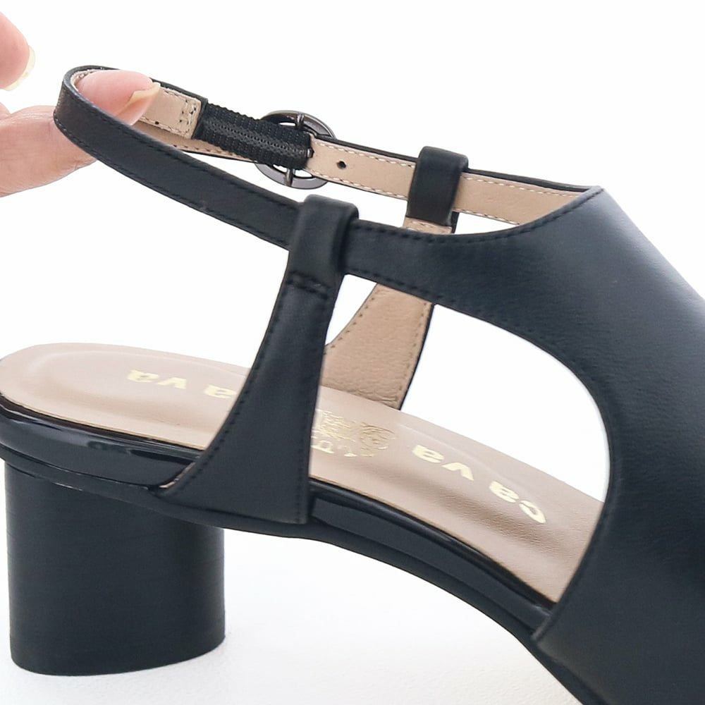 ストラップは裏ゴム仕様でするっと着脱できます