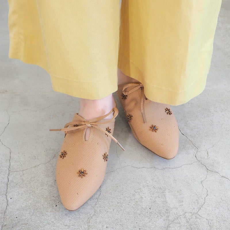 ライトブラウン