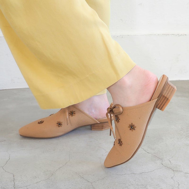 ライトブラウン