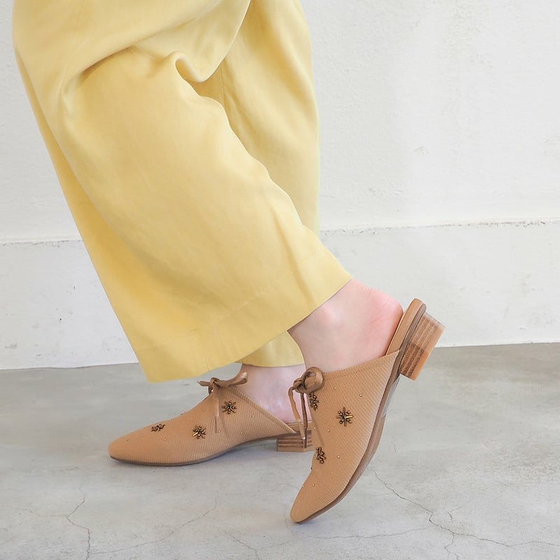 ライトブラウン