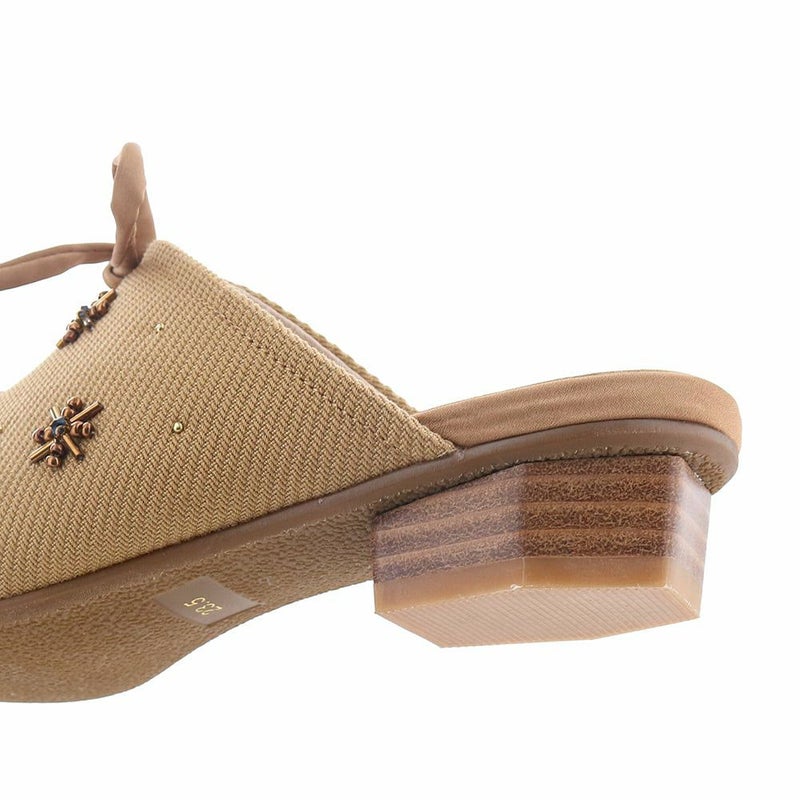 洒落見えする多角形ヒールもポイント