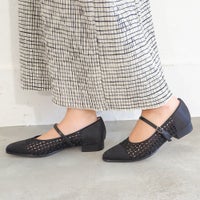 ブラック
