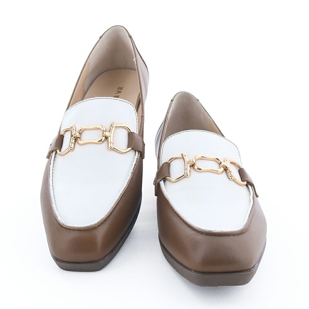 きちんと見えしながらもストレスのない使用感が魅力の一足です