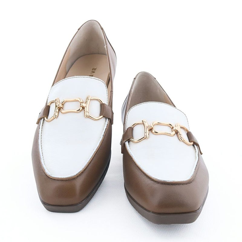 きちんと見えしながらもストレスのない使用感が魅力の一足です