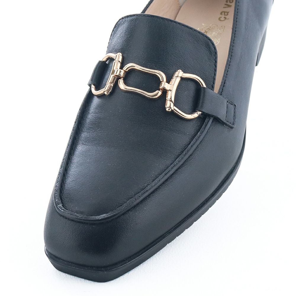 奇をてらわないシンプルデザインでオフィススタイルにも◎