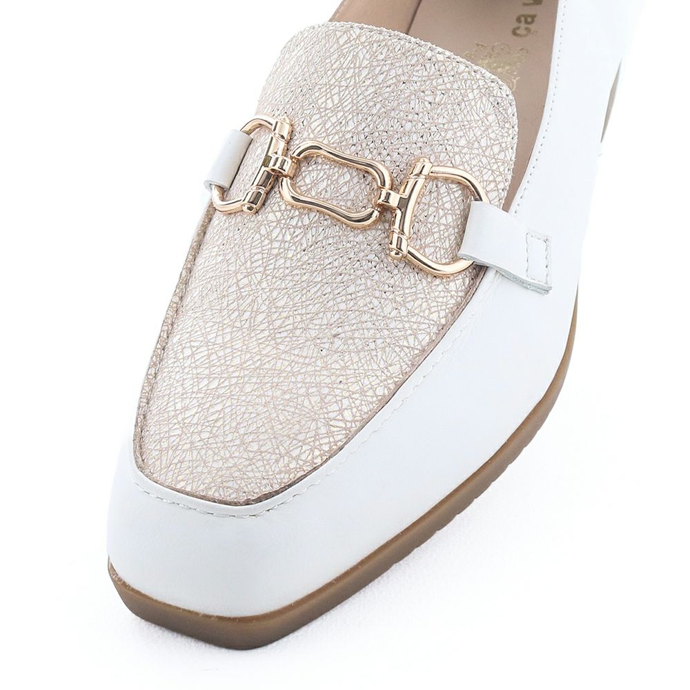 キラッと感が魅力のホワイトコンビはハレの日にも