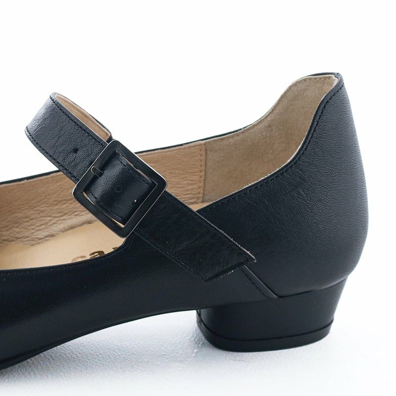 ブラック：バックルカラーもブラックです