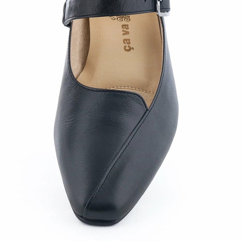 甲を深めに覆うデザインで安定感抜群です