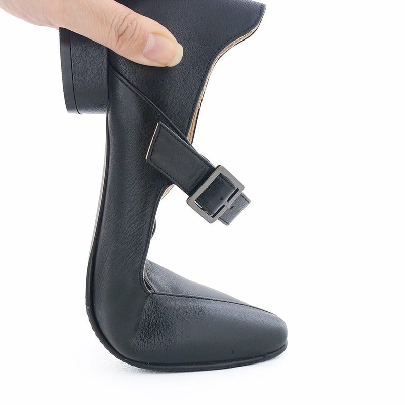 ソールの返りがよいのもポイント。靴が足についてくるので歩行がスムーズ