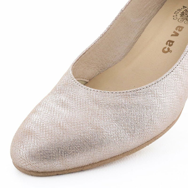 プラチナ：細かなエンボスと光沢感で華やかなシーンに◎