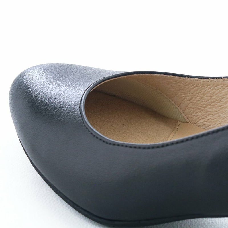 つま先部分はスポンジ生地の裏地。指先をやさしく包みます