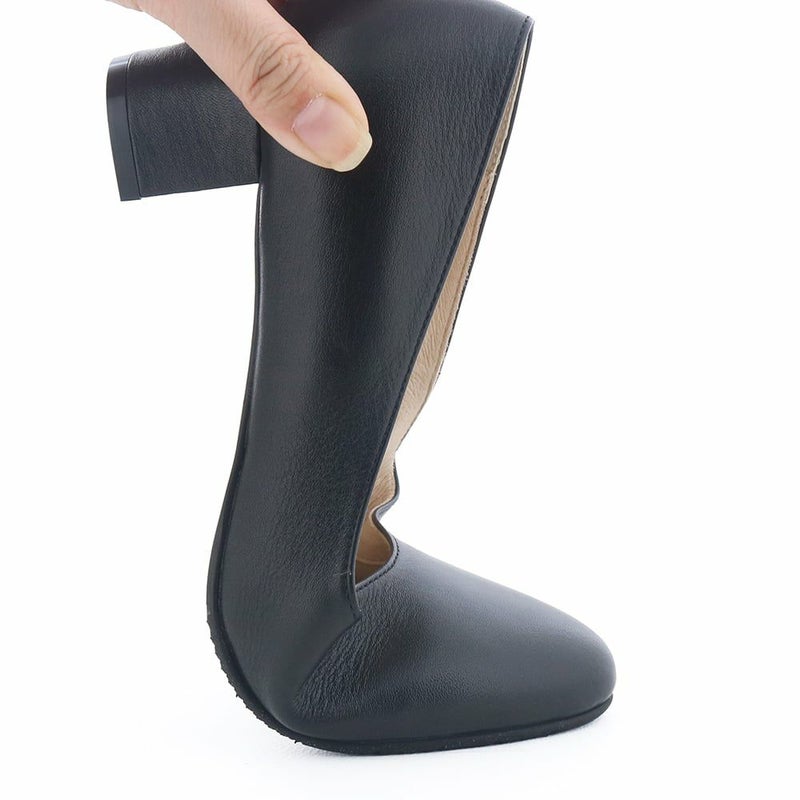 ソールの返りがよいのもポイント。靴が足についてくるので歩行がスムーズ