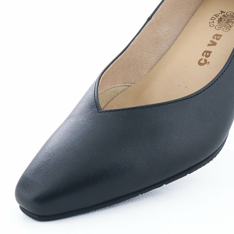 ブラック：スムースレザーでセレモニーやお仕事シーンにもおすすめ