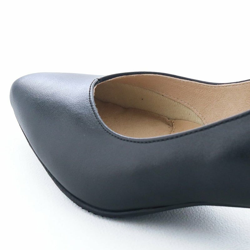 つま先部分はスポンジ生地の裏地。指先をやさしく包みます