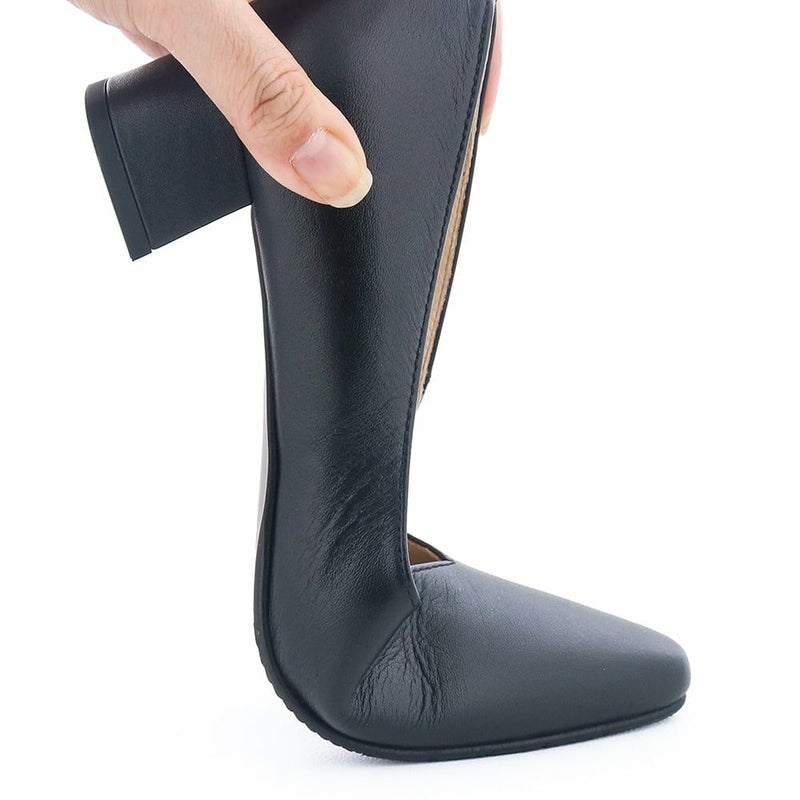 ソールの返りがよいのもポイント。靴が足についてくるので歩行がスムーズ