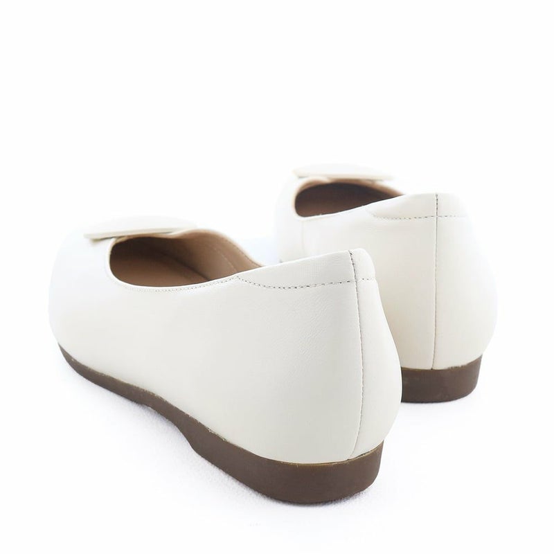 シンプルながらもきれい見えするデザインで幅広いシーンで活躍してくれそうです