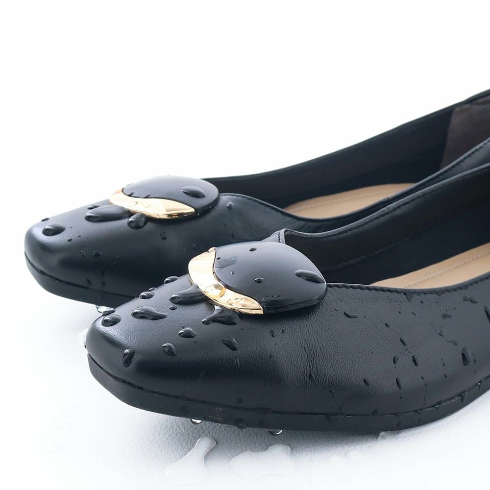 アッパーは撥水仕様。急な雨も安心です