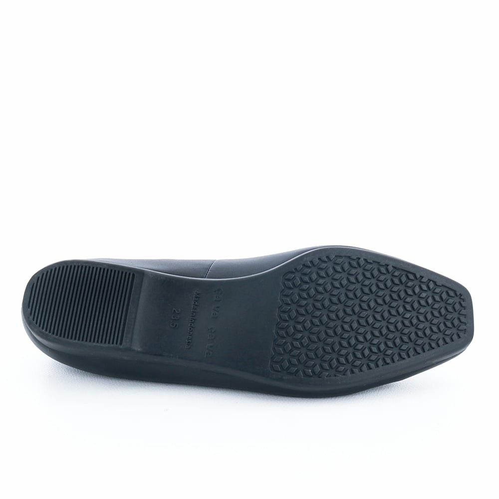 歩きやすさに定評のあるオリジナルモールドソールを採用しています