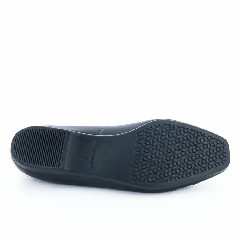 歩きやすさに定評のあるオリジナルモールドソールを採用しています