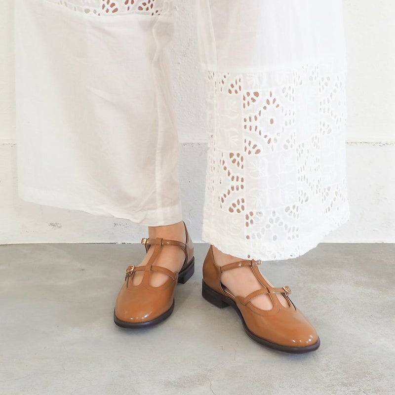 ライトブラウン