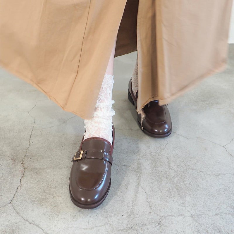 ダークブラウン