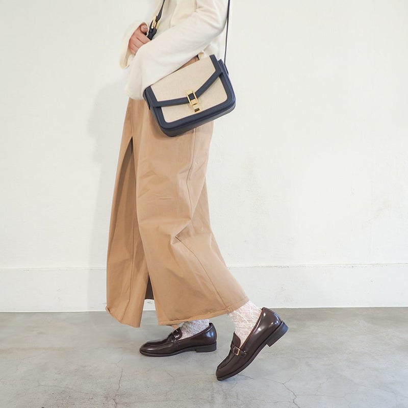 ダークブラウン