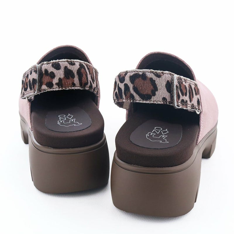 素足でもソックスでも。春先から秋口までロングタームで楽しめる一足です