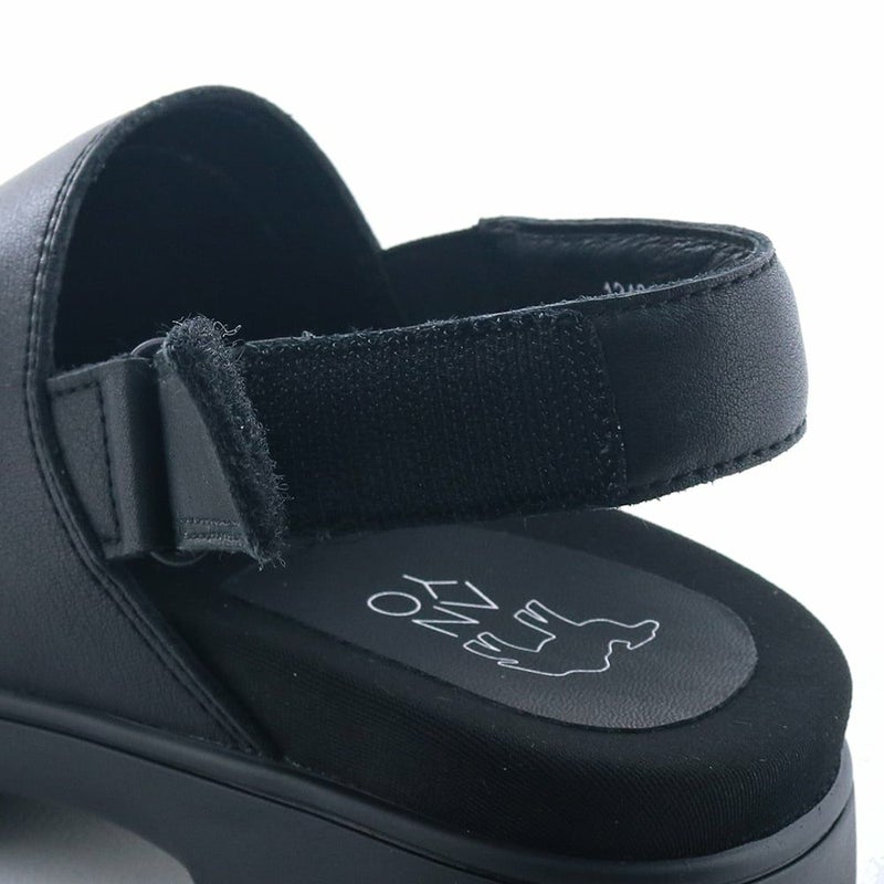 バックベルトは面ファスナーで足に合わせてしっかり固定できます