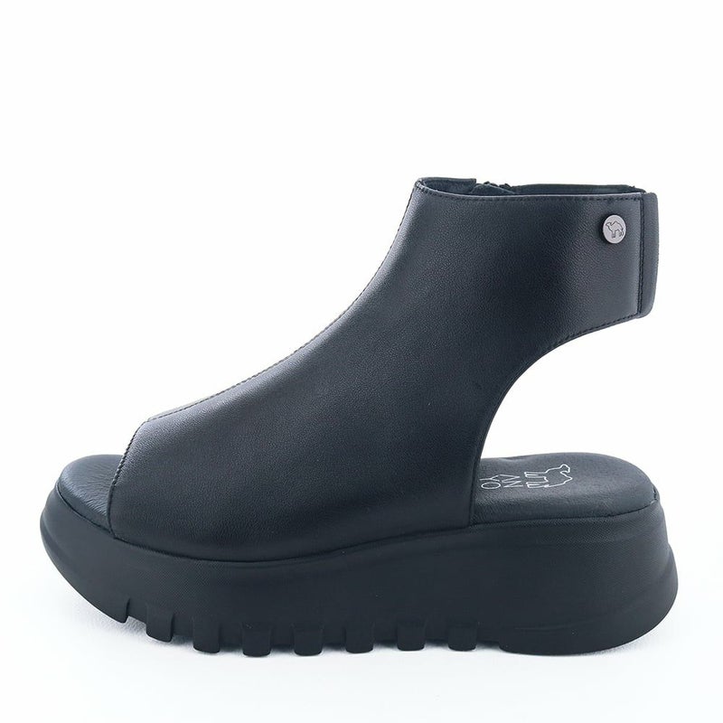 昨年人気のブーサンがリニューアル。より履きやすくなって登場です