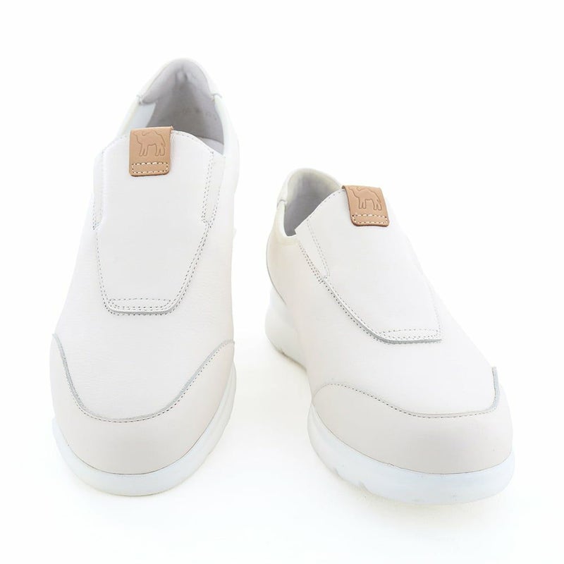 気軽にサッと履けて疲れない。レザーの風合いできちんと見えもするデザインです